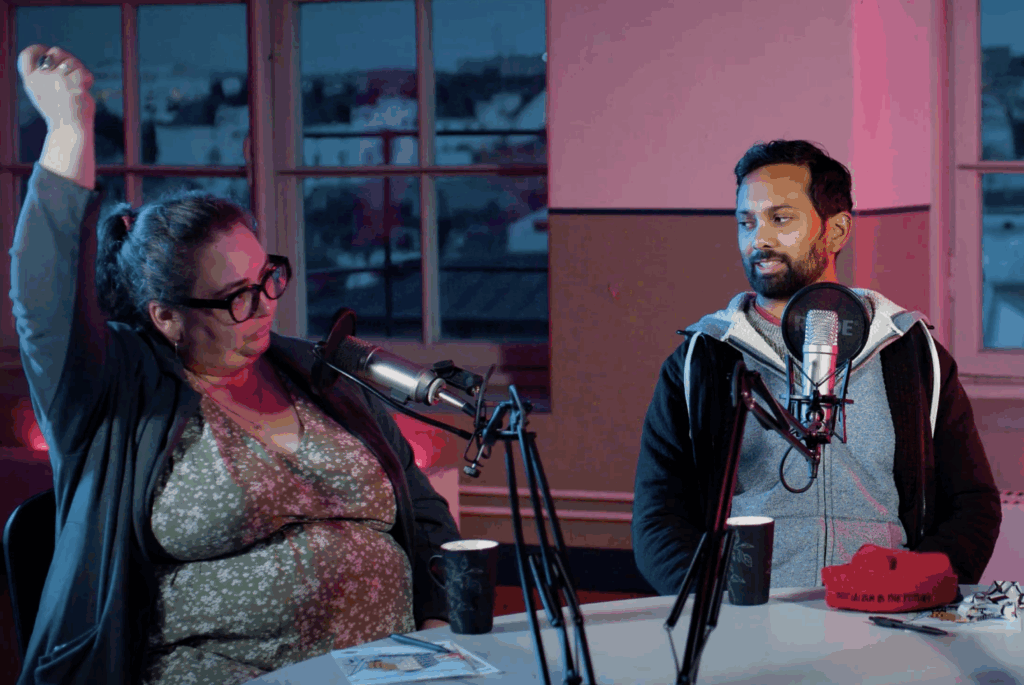 Den 4 november väntas socialisten Zohran Mamdani väljas till New Yorks borgmästare. I vårt samtal med DSA-ledarna Megan Romer och Ashik Siddique berättar vi hur rörelsen bidrog till hans framgång – och vad den betyder för USA:s politiska framtid.